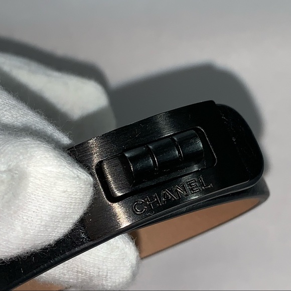 CHANEL re-issue black Mademoiselle Turn-lock CUFF BRACELET - Picture 9 of 16